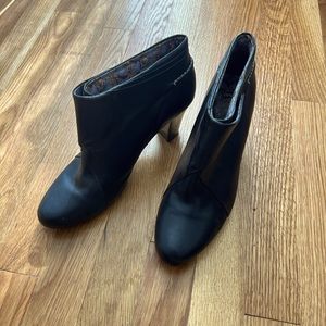 Camper booties in navy with striped heel